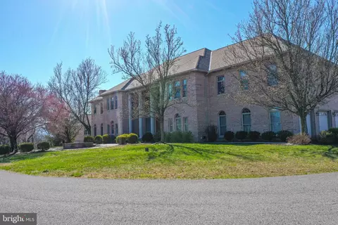 239 Scenic Pine Dr, Hollidaysburg, PA 16648