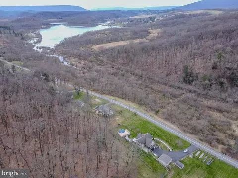 696 Beaver Dam Rd, Hollidaysburg, PA 16648
