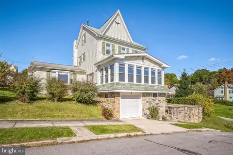 1604 22nd Ave, Altoona, PA 16601