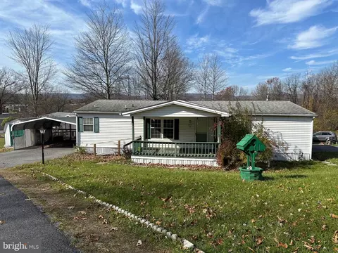 656 Clairmont Dr, Altoona, PA 16601