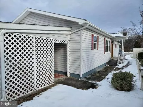 618 N 12th St, Tyrone, PA 16686