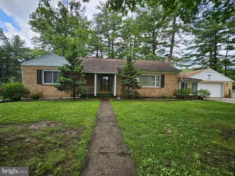 137 N Hawthorne Dr, Altoona, PA 16602