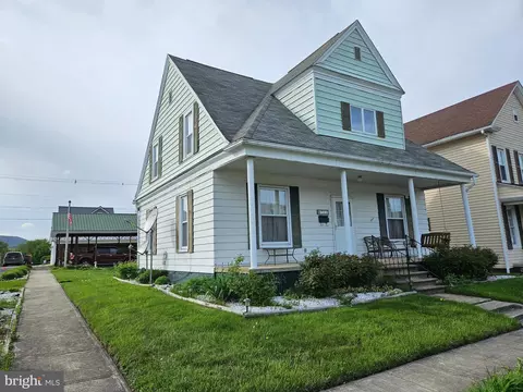 700 E 4th St, Bellwood, PA 16617