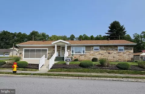2730 Pine Ave, Altoona, PA 16601