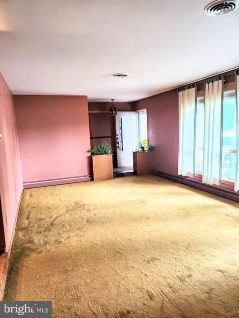 Living - 817 New St, Roaring Spring, PA 16673 photo 3 of 3