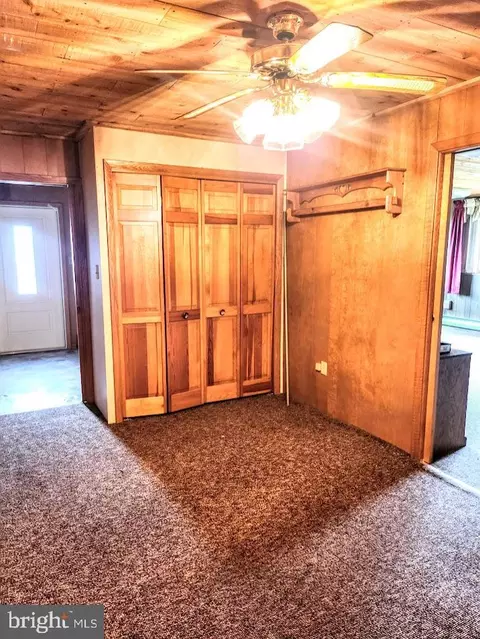 Entry Way - 817 New St, Roaring Spring, PA 16673 photo 5 of 7