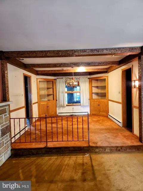 Living - 817 New St, Roaring Spring, PA 16673 photo 1 of 3