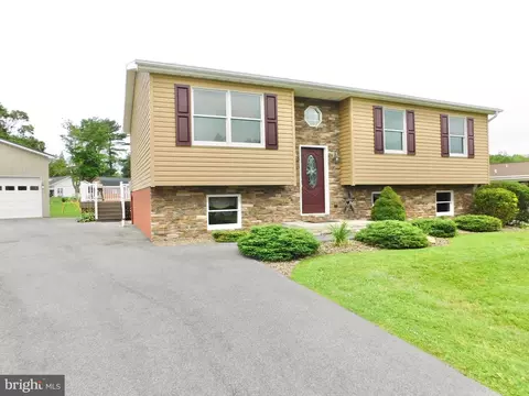102 Alpine Dr, Altoona, PA 16602