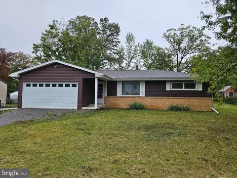 512 Oak Ln, Tyrone, PA 16686