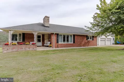 1227 Locke Mountain Rd, Hollidaysburg, PA 16648