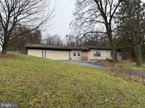 1503 E Hamilton Ln, Altoona, PA 16602