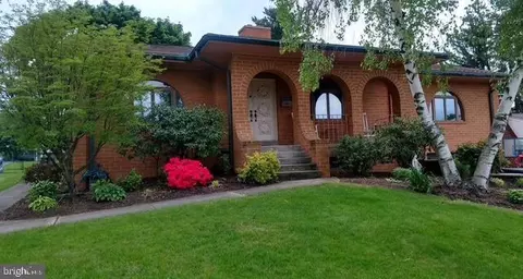 4921 5th, Altoona, PA 16602