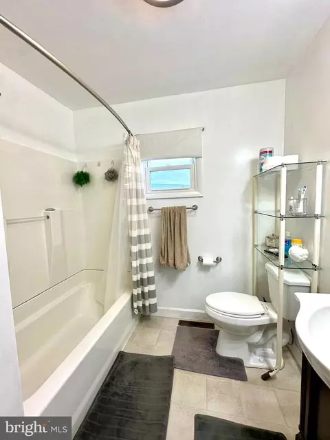 Bath - 909 E Main St, Roaring Spring, PA 16673 photo 2 of 3