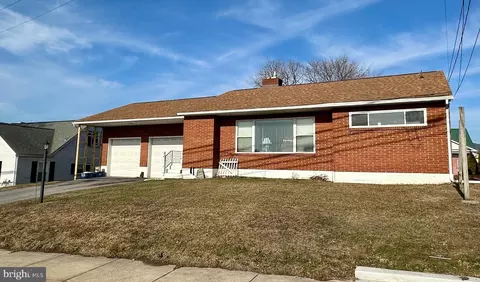 Exterior - 909 E Main St, Roaring Spring, PA 16673 photo 1 of 3