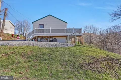 2230 Hillside Aly, Tyrone, PA 16686