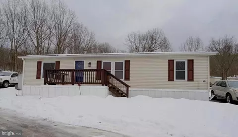 604 Grand Prix Dr, Altoona, PA 16601