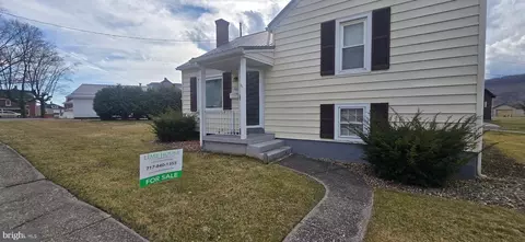 901 Garver St, Roaring Spring, PA 16673