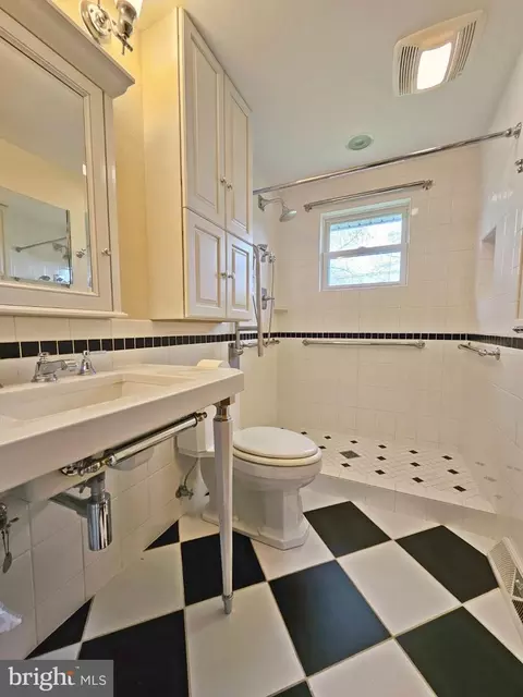 Bath - 116 Cherry Ave, Tyrone, PA 16686 photo 1 of 1