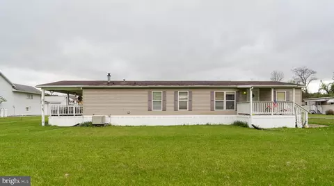 213 Creekside Ln, East Freedom, PA 16637