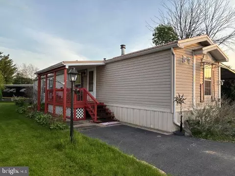 724 Maplewood Dr, Altoona, PA 16601