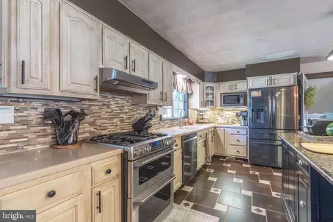 Kitchen - 1002 Maple Ln, Tyrone, PA 16686 photo 2 of 7