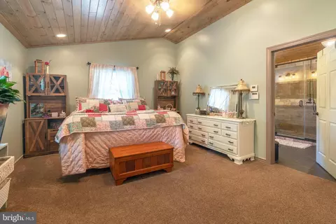 Bedroom - 1002 Maple Ln, Tyrone, PA 16686 photo 6 of 7