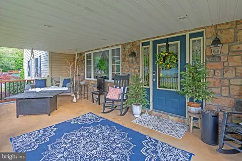 Exterior - 1002 Maple Ln, Tyrone, PA 16686 photo 3 of 11