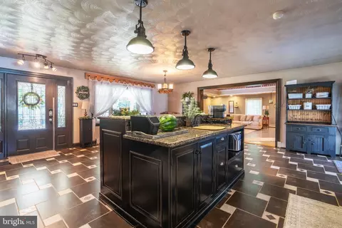 Entry Way - 1002 Maple Ln, Tyrone, PA 16686 photo 5 of 12