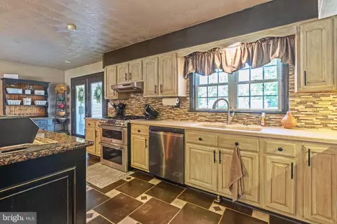 Kitchen - 1002 Maple Ln, Tyrone, PA 16686 photo 7 of 7