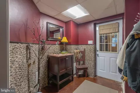 Entry Way - 1002 Maple Ln, Tyrone, PA 16686 photo 6 of 12