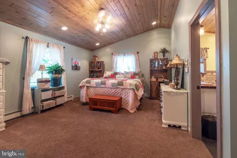 Bedroom - 1002 Maple Ln, Tyrone, PA 16686 photo 5 of 7