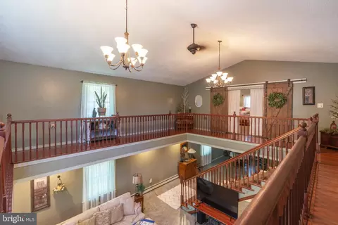 Entry Way - 1002 Maple Ln, Tyrone, PA 16686 photo 10 of 12