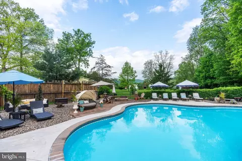 Exterior - 1002 Maple Ln, Tyrone, PA 16686 photo 7 of 11