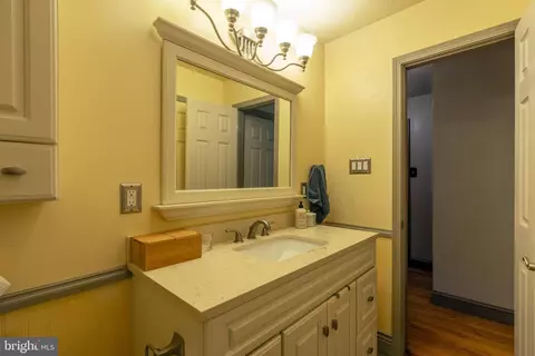 Bath - 1002 Maple Ln, Tyrone, PA 16686 photo 2 of 9