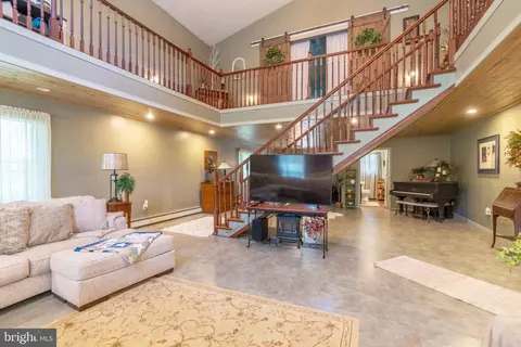 Entry Way - 1002 Maple Ln, Tyrone, PA 16686 photo 2 of 12