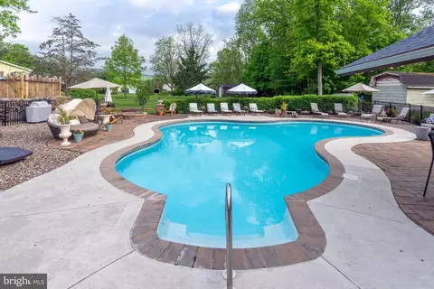 Exterior - 1002 Maple Ln, Tyrone, PA 16686 photo 6 of 11