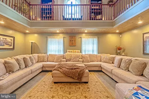 Living - 1002 Maple Ln, Tyrone, PA 16686 photo 1 of 1