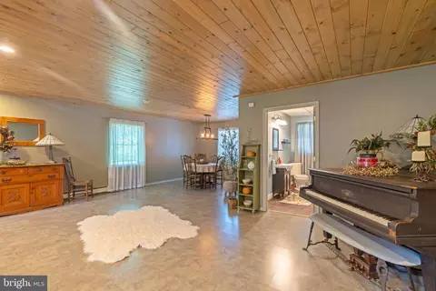 Entry Way - 1002 Maple Ln, Tyrone, PA 16686 photo 1 of 12
