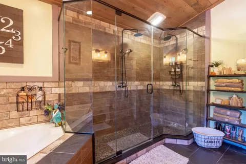 Bath - 1002 Maple Ln, Tyrone, PA 16686 photo 6 of 9