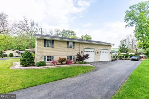 Exterior - 1002 Maple Ln, Tyrone, PA 16686 photo 2 of 11