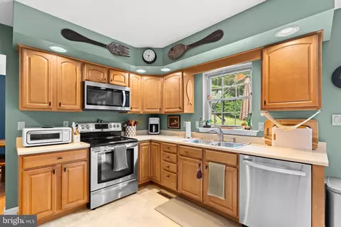 Kitchen - 13604 S Eagle Rd, Tyrone, PA 16686 photo 1 of 2