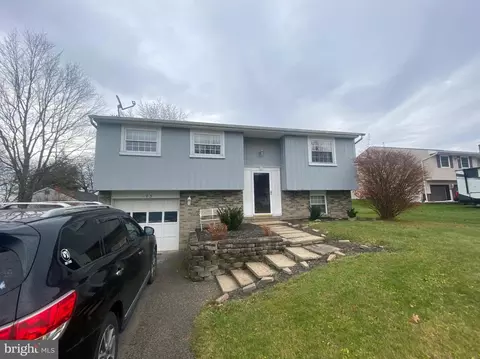 105 Shallowood Cir, Cranberry Township, PA 16066