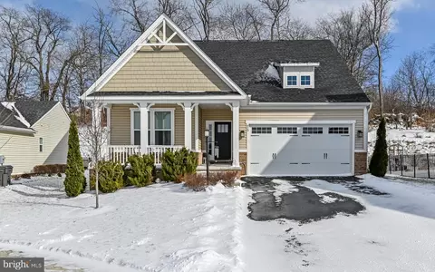 429 Joseph Dr, Evans City, PA 16033