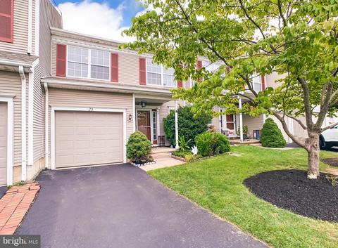 23 Honey Locust Ln Newtown Pa 140 18 Photos Mls Pabu Movoto