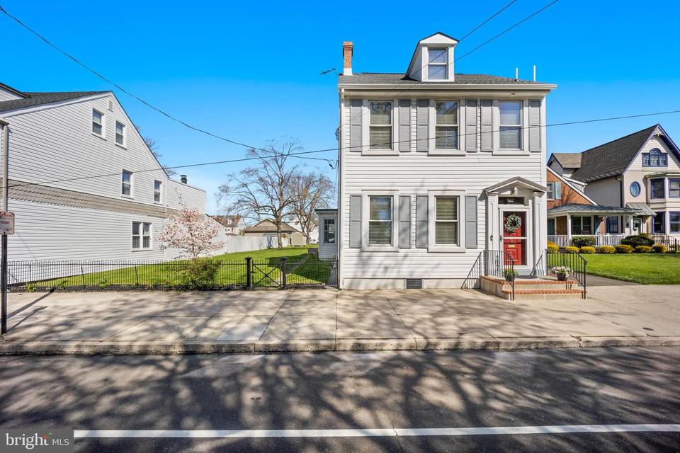 907 Radcliffe St, Bristol, PA 19007 36 Photos MLS PABU2025910 Movoto