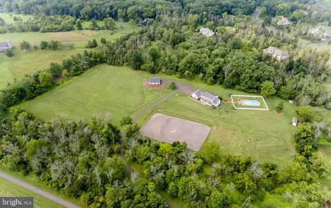 369 S Sugan Rd, New Hope, PA 18938