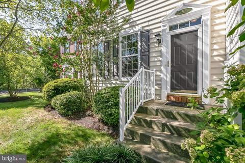 47 Woodbridge Dr, Doylestown, PA 18901