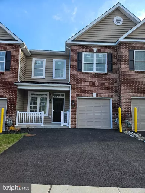 16737 River View Cir, Bristol, PA 19007