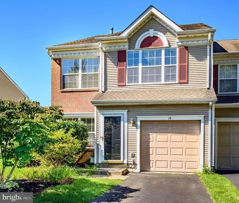 14 Quince Cir, Newtown, PA 18940