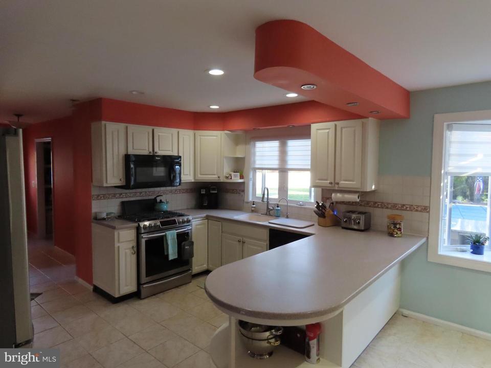  7 Wooden Bridge Ct, Holland, PA 18966 photo 9